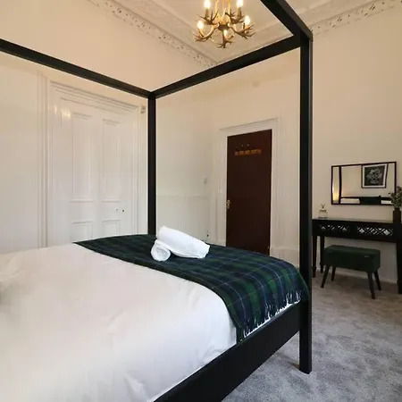 10 Bedrooms Pool Table Garden Piano Apartment