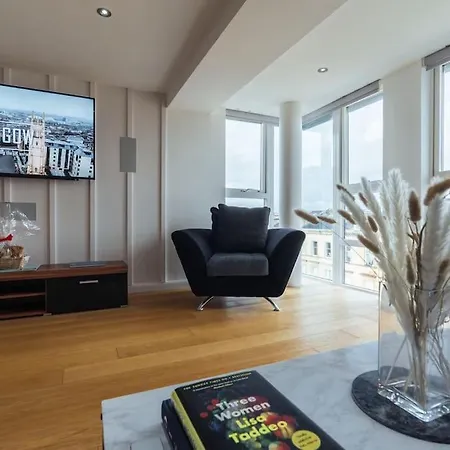 The Penthouse - Luxury Like No Other דירה *