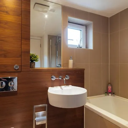 The Penthouse - Luxury Like No Other דירה גלאזגו