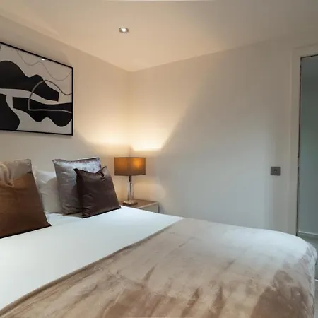 The Penthouse - Luxury Like No Other דירה *