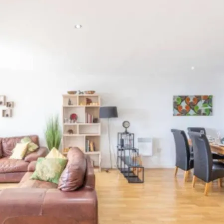 Luxury With A Great River View