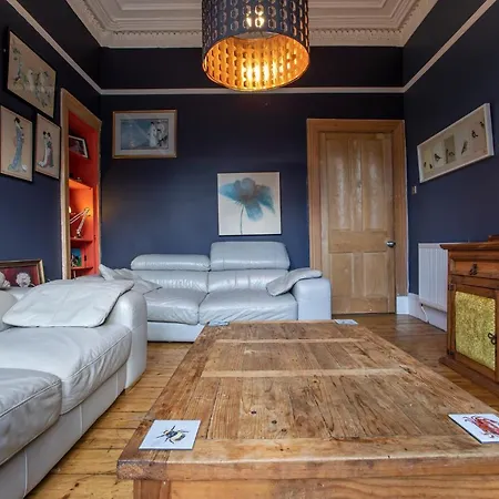 2 Bed In Great Location 15-20 Minutes Walk To Sec Apartamento *