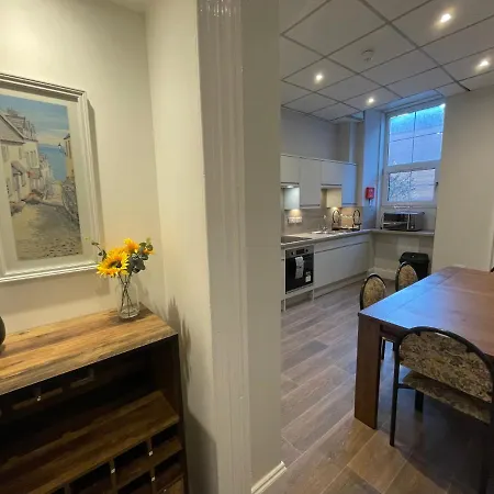 Traditional 5 Bedroom Centre Appartement