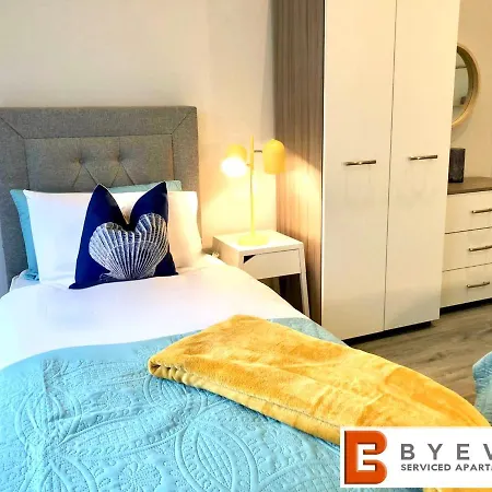 Byevo Almar - Close To And Airport - Perfect For Contractors Or Large Groups Holiday home