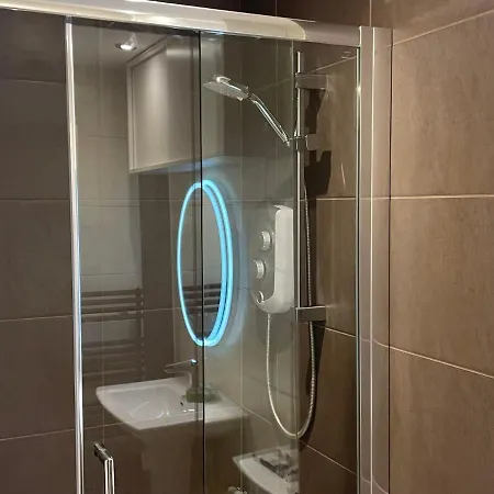 Appartement Traditional 5 Bedroom Centre *