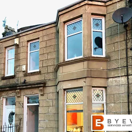 Byevo Almar - Close To And Airport - Perfect For Contractors Or Large Groups Holiday home Glasgow