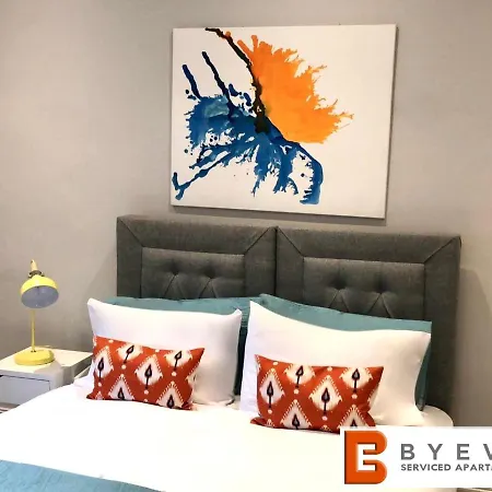 Byevo Almar - Close To And Airport - Perfect For Contractors Or Large Groups Holiday home