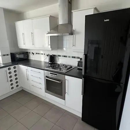 شقة Modern 2 Bedroom Flat Near Centre *