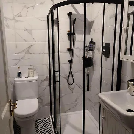 דירה Beautiful Self Contained With Garden *