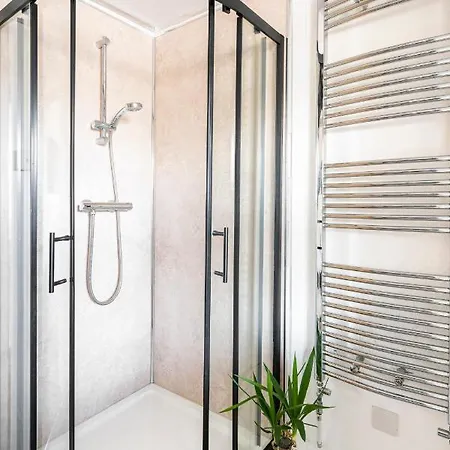 Lovely 1-bedroom With Balcony In West End Apartmán *