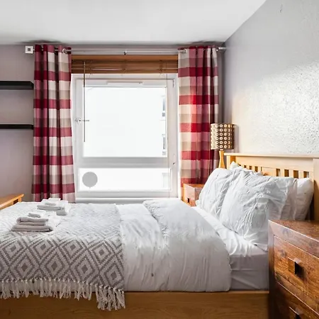 Lovely 1-bedroom With Balcony In West End * Glasgow