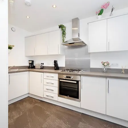 Stylish 3br With Garden & Free Parking - Near O2 Academy & Centre *