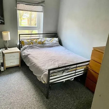 Entire 1 Bedroom With Private Parking * 格拉斯哥