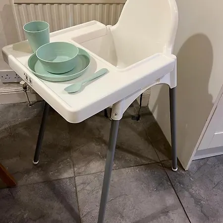 Victorian 3 Bedroom Main Door Flat, King Size Beds , Large Apartament *