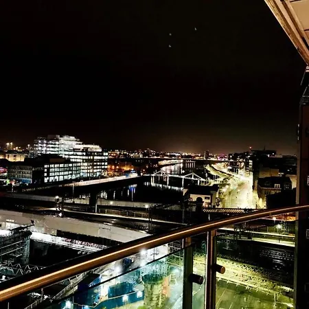 Designer Penthouse - Centre G1, 3 Bedrooms, 2 Bathrooms, Terrace, Riverview, Off Buchanan Street. Glasgow