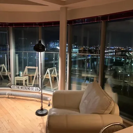 Apartment Designer Penthouse - Centre G1, 3 Bedrooms, 2 Bathrooms, Terrace, Riverview, Off Buchanan Street. *