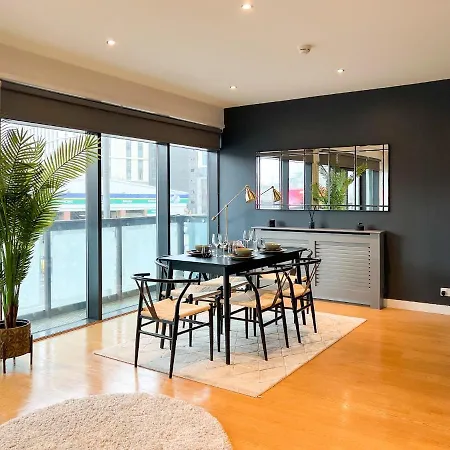 Lovely 2 Bed Duplex With Hydro Views Apartment