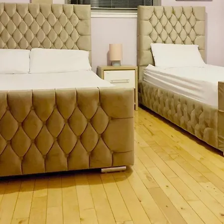 Station Skyline With Parking Apartament *