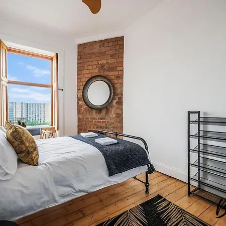 Vavin - Central - Cozy 2 Br-1ba - Free Parking *