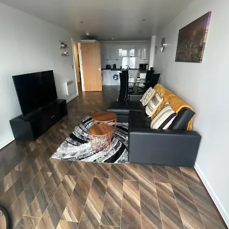 Apartment Modern 2-bed In Secc/hydro