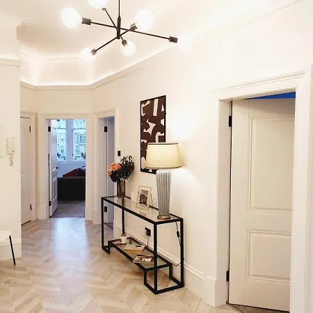 69 St Georges Mansions