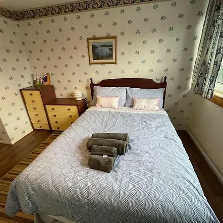 West End Hidden Gem - Modern 2-bedroom With Residents Patio Lägenhet *