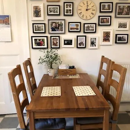 Spacious 3 Bed Flat In The Heart Of The West End. Apartamento *