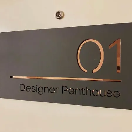 Designer Penthouse - Centre G1, 3 Bedrooms, 2 Bathrooms, Terrace, Riverview, Off Buchanan Street. * Glasgow