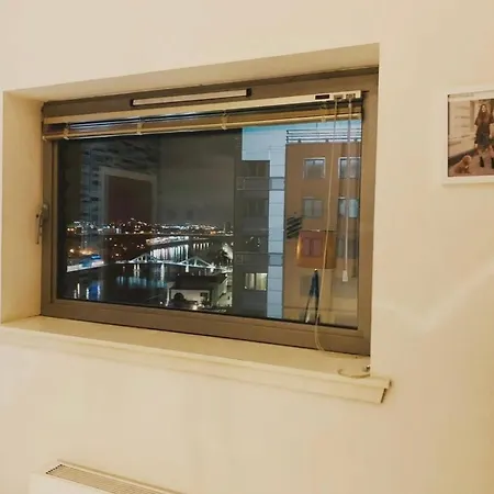 Designer Penthouse - Centre G1, 3 Bedrooms, 2 Bathrooms, Terrace, Riverview, Off Buchanan Street. *