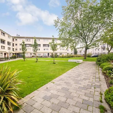 Lovely 1-bedroom With Balcony In West End Appartamento *