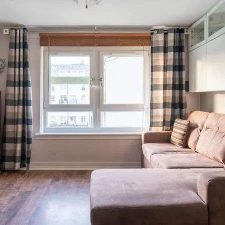 Lovely 1-bedroom With Balcony In West End * Glasgow