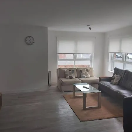 City, Celtic Park & Emirates Stadium Apartment, For Families Or Age Over 23 Lejlighed *