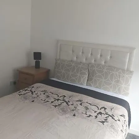Lejlighed City, Celtic Park & Emirates Stadium Apartment, For Families Or Age Over 23 *