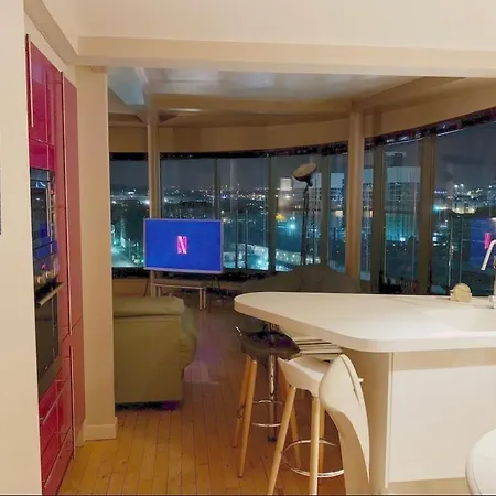 Apartment Designer Penthouse - Centre G1, 3 Bedrooms, 2 Bathrooms, Terrace, Riverview, Off Buchanan Street.
