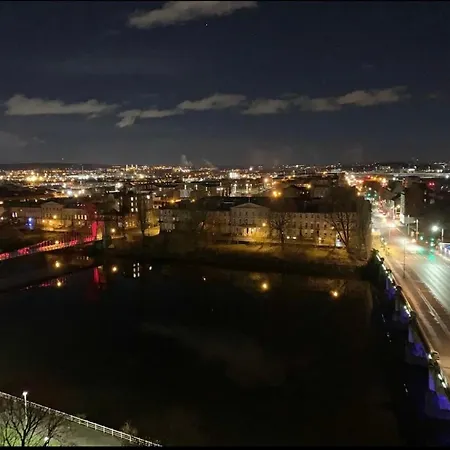 Designer Penthouse - Centre G1, 3 Bedrooms, 2 Bathrooms, Terrace, Riverview, Off Buchanan Street. Glasgow