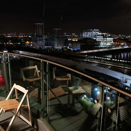 Designer Penthouse - Centre G1, 3 Bedrooms, 2 Bathrooms, Terrace, Riverview, Off Buchanan Street. * Glasgow