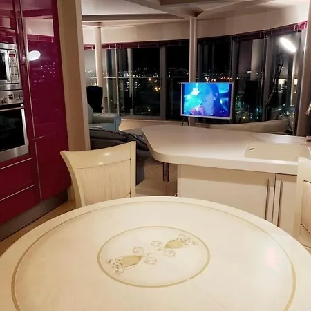 Designer Penthouse - Centre G1, 3 Bedrooms, 2 Bathrooms, Terrace, Riverview, Off Buchanan Street.