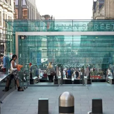 Designer Penthouse With Riverviews - G1 Centre, 3 Bedrooms, 2 Bathrooms, 1 Living / Kitchen. Full Floor, Wrap Around Terrace, Panoramic Views, Off Station / Buchanan Street *