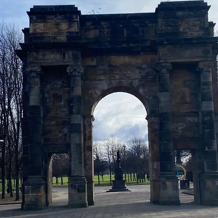 Inviting 1-bed In Merchant City Glasgow