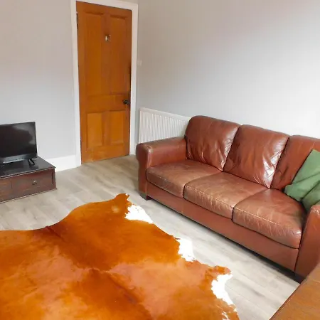 Spacious Apt Mins From Art Gallery And Gla Uni Глазго