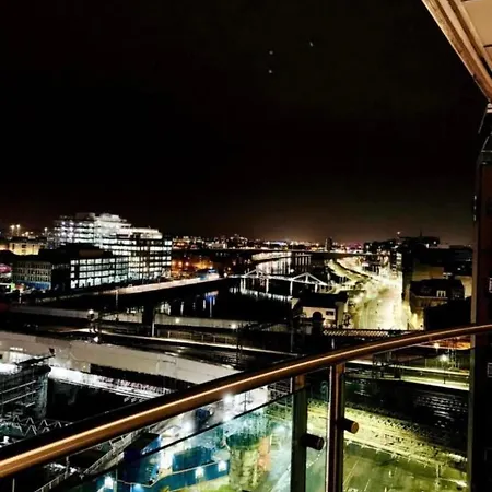 Designer Penthouse With Riverviews - G1 Centre, 3 Bedrooms, 2 Bathrooms, 1 Living / Kitchen. Full Floor, Wrap Around Terrace, Panoramic Views, Off Station / Buchanan Street * Γλασκώβη
