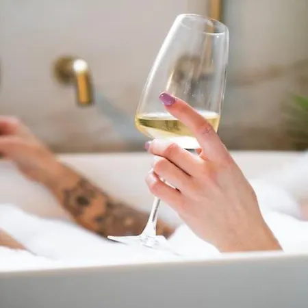 The Devonshire - Your 5 Star West End Stay! *