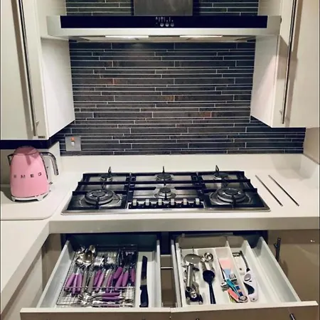 Designer Penthouse With Riverviews - G1 Centre, 3 Bedrooms, 2 Bathrooms, 1 Living / Kitchen. Full Floor, Wrap Around Terrace, Panoramic Views, Off Station / Buchanan Street