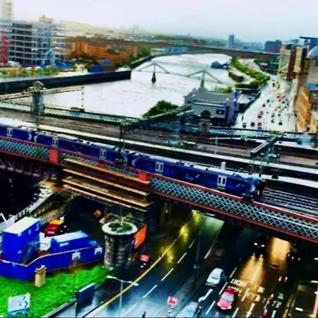 Designer Penthouse With Riverviews - G1 Centre, 3 Bedrooms, 2 Bathrooms, 1 Living / Kitchen. Full Floor, Wrap Around Terrace, Panoramic Views, Off Station / Buchanan Street Apartment *