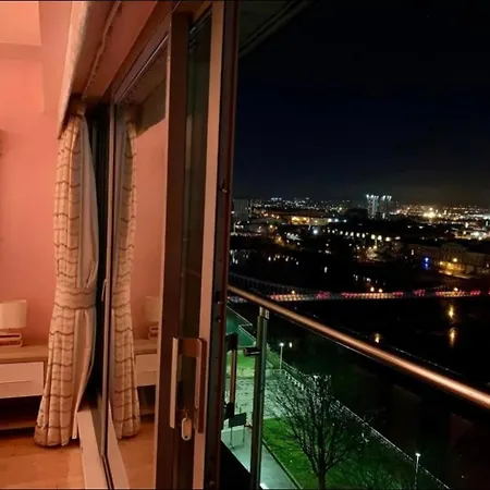 Designer Penthouse With Riverviews - G1 Centre, 3 Bedrooms, 2 Bathrooms, 1 Living / Kitchen. Full Floor, Wrap Around Terrace, Panoramic Views, Off Station / Buchanan Street Glasgow