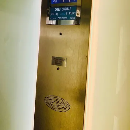 Διαμέρισμα Designer Penthouse With Riverviews - G1 Centre, 3 Bedrooms, 2 Bathrooms, 1 Living / Kitchen. Full Floor, Wrap Around Terrace, Panoramic Views, Off Station / Buchanan Street