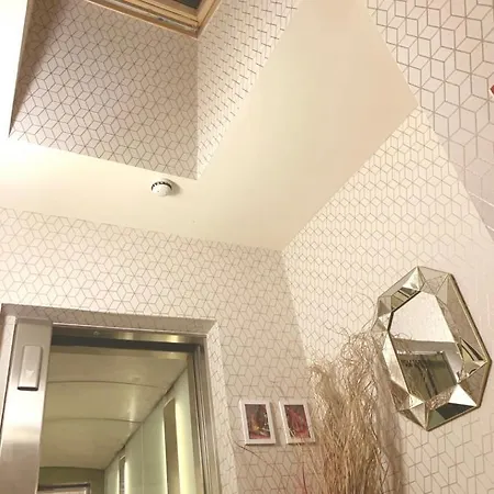 Διαμέρισμα Designer Penthouse With Riverviews - G1 Centre, 3 Bedrooms, 2 Bathrooms, 1 Living / Kitchen. Full Floor, Wrap Around Terrace, Panoramic Views, Off Station / Buchanan Street