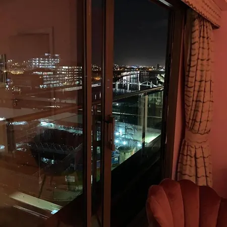 Apartment Designer Penthouse With Riverviews - G1 Centre, 3 Bedrooms, 2 Bathrooms, 1 Living / Kitchen. Full Floor, Wrap Around Terrace, Panoramic Views, Off Station / Buchanan Street