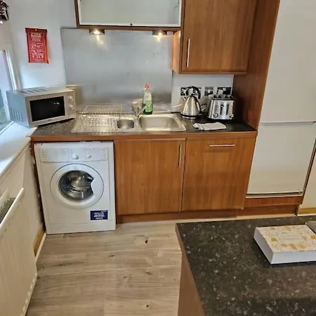 65 Renfield St 2 Bed Glasgow