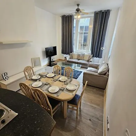 65 Renfield St 2 Bed